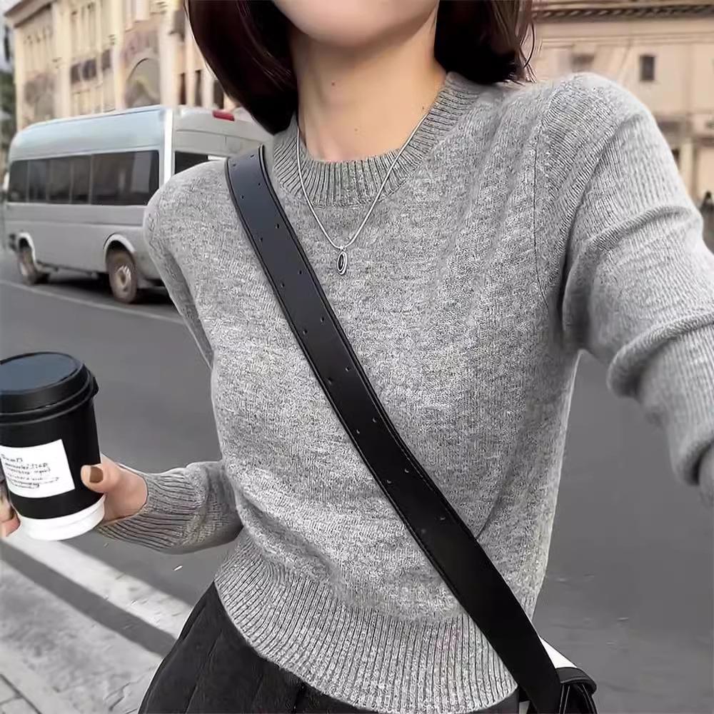 Women's High Waist 100% Wool Round Neck Sweater - Soft, Short, and Versatile Thin Base Layer for Early Autumn.