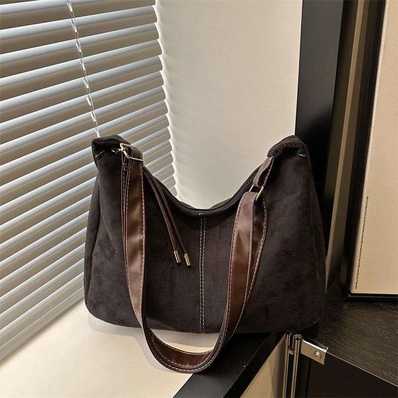 

Autumn and winter new matte premium texture tote bag women s large capacity fashion simple shopping personalized retro shoulder bag