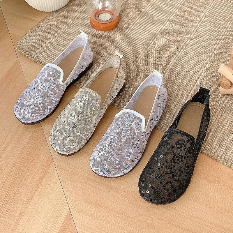 Fashion Women 2025 New Spring and Summer Flat Lace Mesh Hollow Breathable Soft Sole Slip-on Loafers