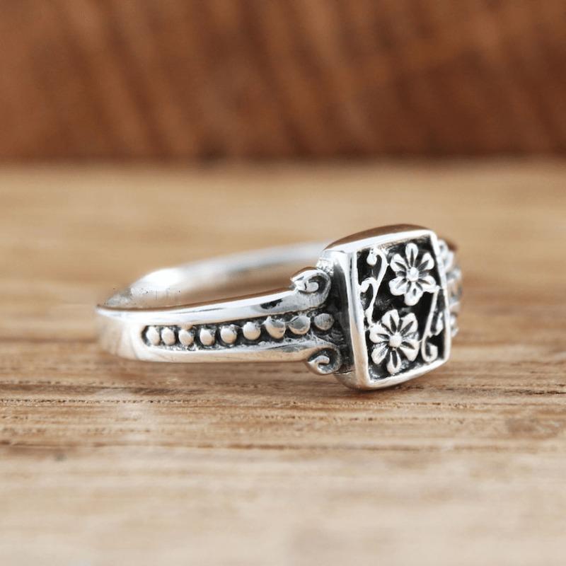 Vintage CopperColor Carved Floral Women's Ring and Creative Holiday Accessories Casual Daily Wear Jewelry Gift