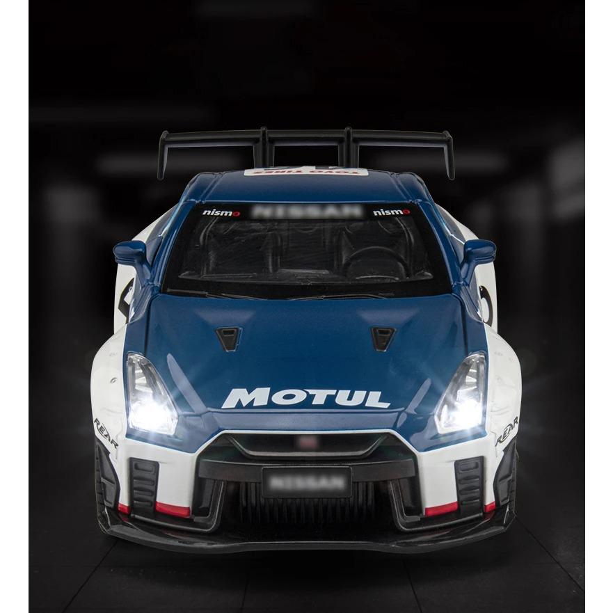 1/22 Nissan Skyline Ares GTR R35 Racing Diecasts & Toy Vehicles Toy Alloy Car Model Sound and Light Collection Kids Toys