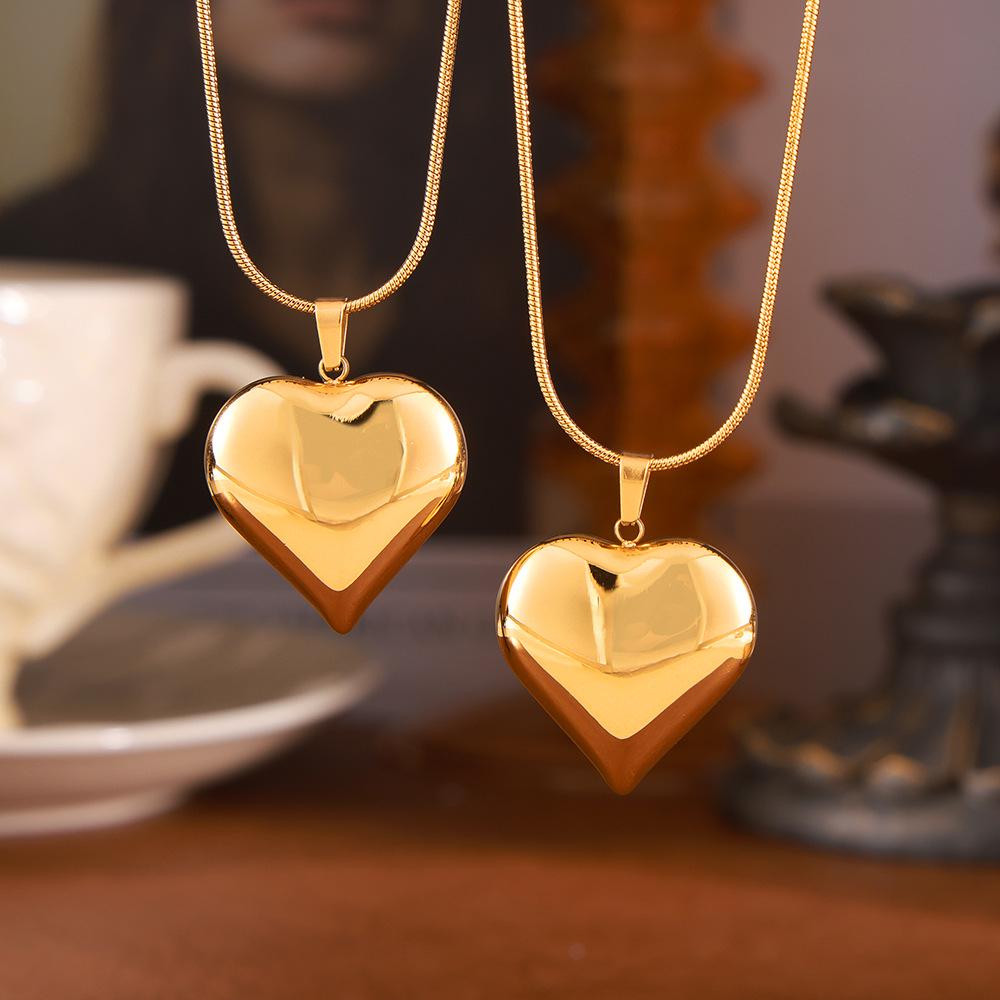 

18K Gold-Plated Heart Pendant Titanium Clavicle Chain - European & American Retro Chic Style Jewelry