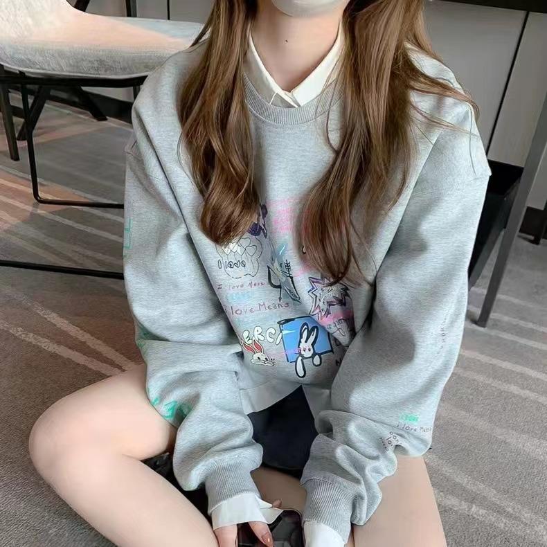 

Свитшот с короткими рукавами и принтом «Бархатный кролик»: Модный свободный топ с граффити Size A1 серый