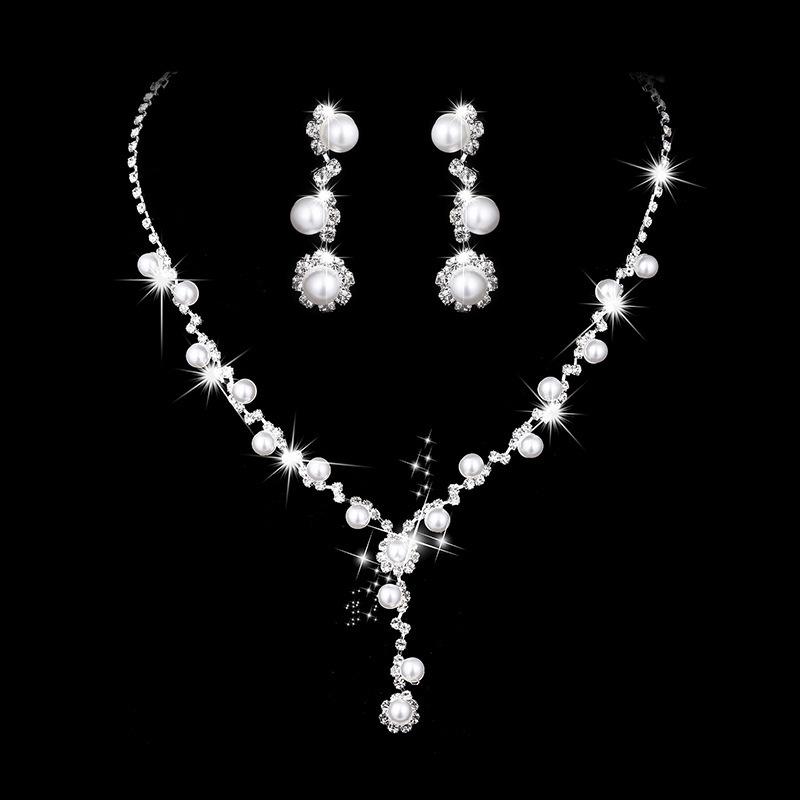 Delicate Claw Chain Necklace Earrings Bracelet Set Three-piece Pearl Clavicle Chain Dress Accessories