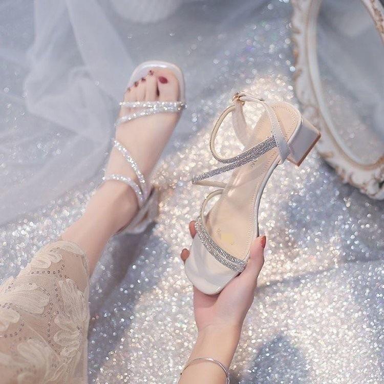 Xianfeng with skirt sandals New summer new small fresh temperament medium heel rhinestone thick heel sandals