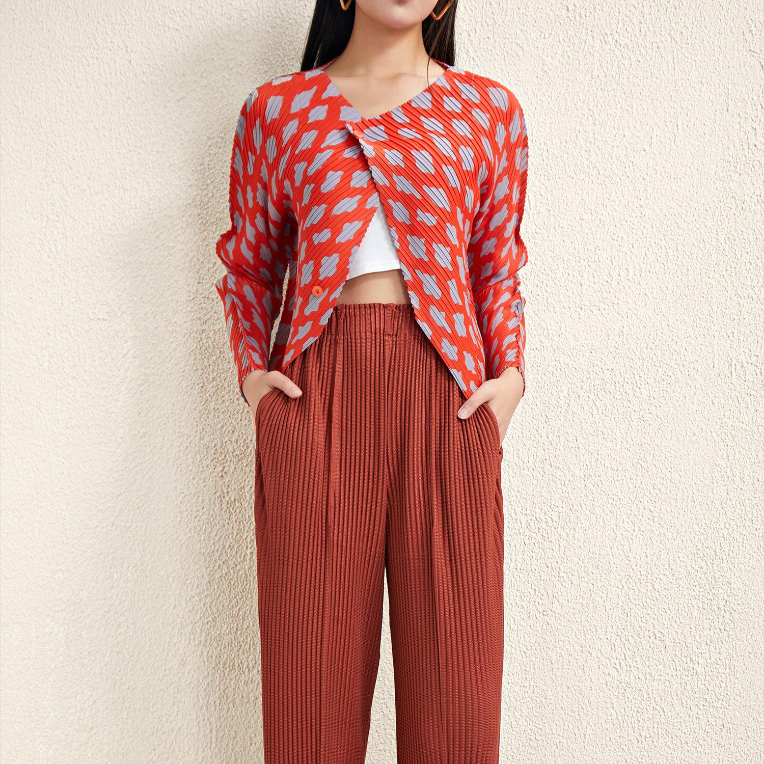 

Женский кардиган Miyake 2024 года из плиссированного твила в стиле колор-блок One Size (90-160 cm) красный