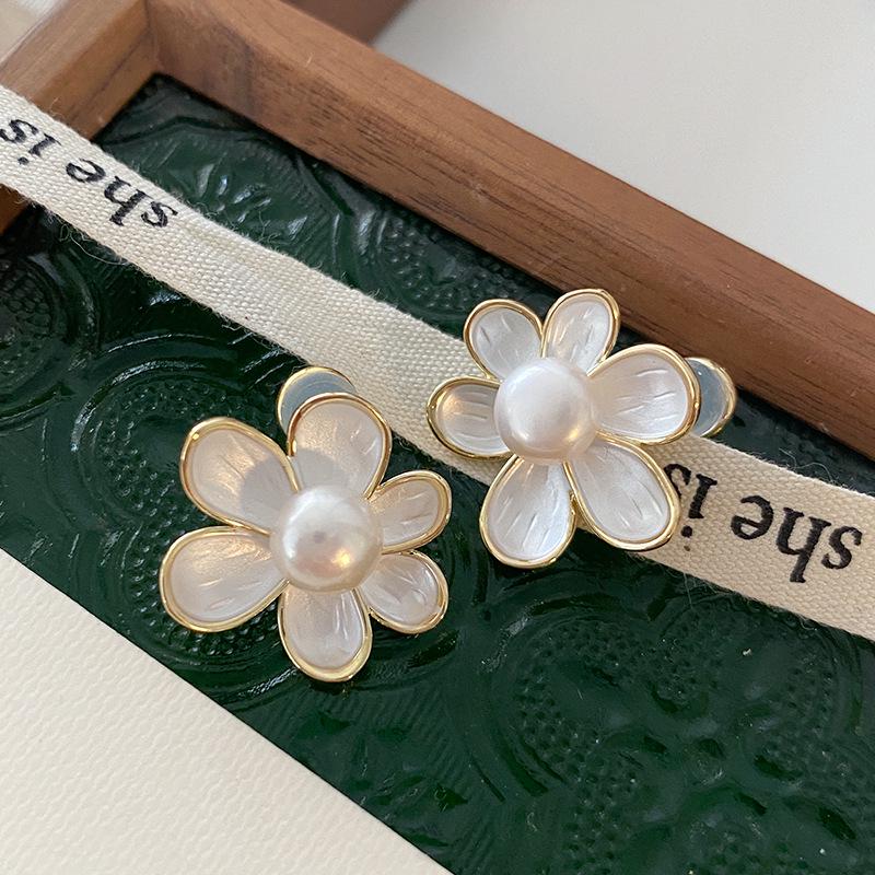 

Белые серьги-пусеты в виде цветка из перламутра с серебряной иглой – Стильные, универсальные и элегантные роскошные украшения для ушей золотой