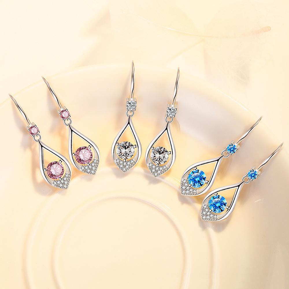 Retro Style Woman with Water Drops Earrings