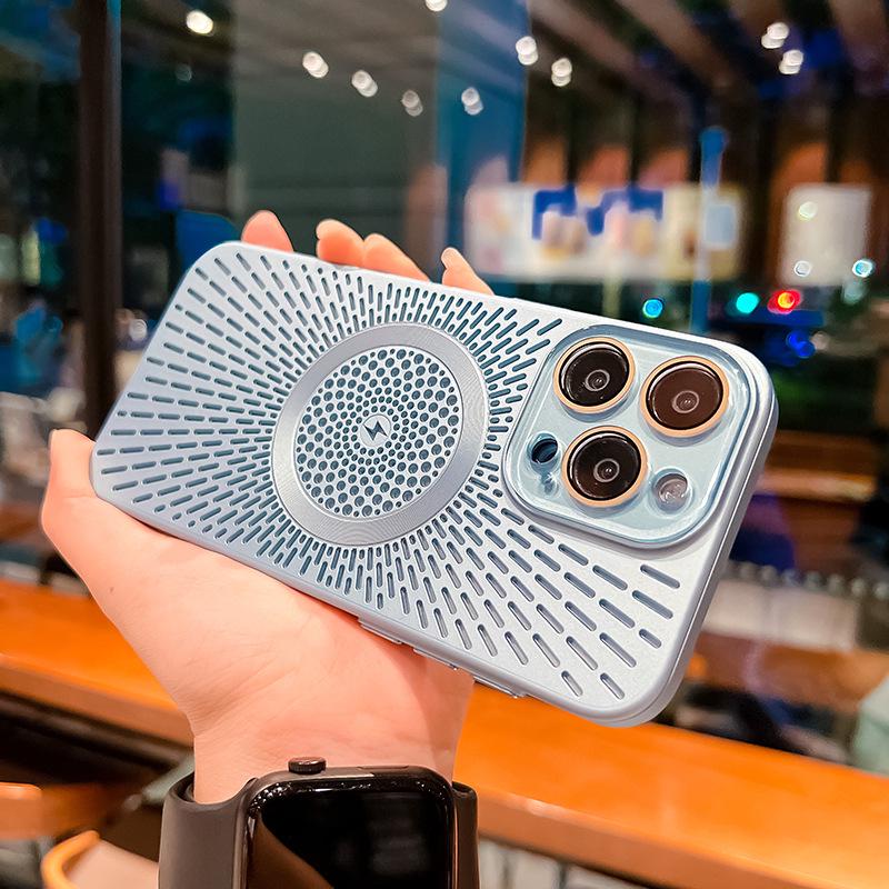 Atmungsaktive, wärmeableitende Netzhülle für iPhone 15Pro und 14Pro, magnetisches Laden, Schutzhülle mit Hautgefühl.