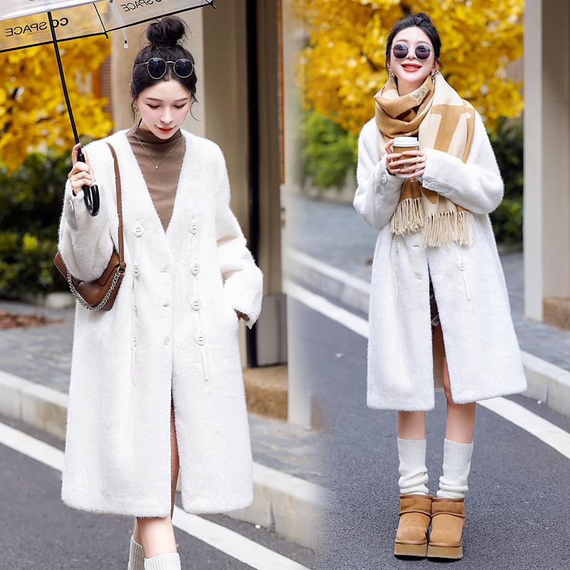 

Женское полупальто средней длины двубортное из искусственного меха норки с утолщенной меховой подкладкой L 60-65kg белый