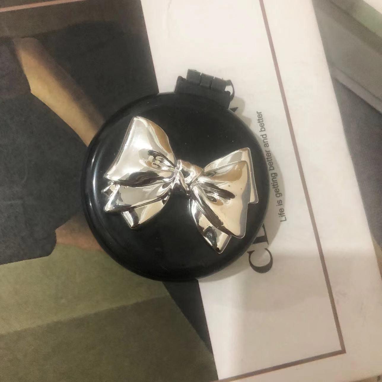 

Милая складная расческа-бантик с воздушной подушкой и зеркалом