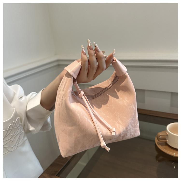 

Premium sense of foreign style portable small bag women 2025 new summer work commuter bag single shoulder messenger bag dumpling bag розовый