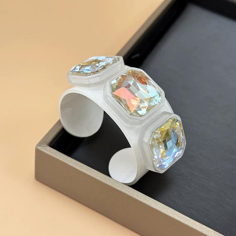 Colorful Acrylic Inlaid Quartz Stone Open Bracelet Fashionable Trendy And Personalized Jewelry Gift For Friends