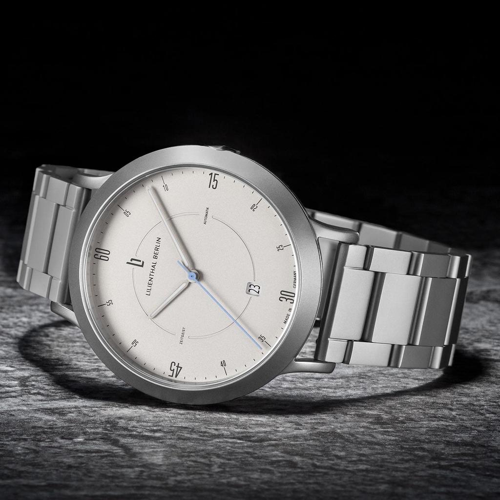 Lilianthal Berlin Zegarek Automatyczny z Datownikiem i Szkieletem Wykonany w Męskim Tyłu, Niemcy, Srebrny, Z01-101-B040A