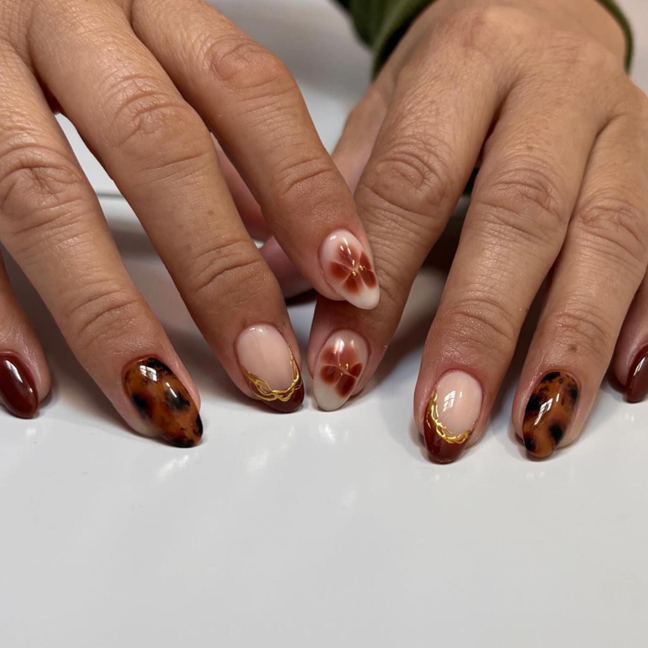 Smoky Tortoiseshell Floral French Almond Wearable Nail Art Tips
