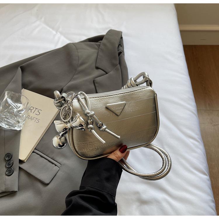 

Crossbody bag women s 2025 new fashion niche design underarm bag versatile retro small square bag casual shoulder bag