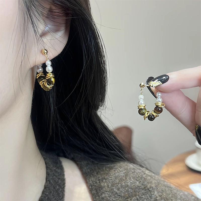 French Retro Tiger s Eye Pearl Earrings: Luxurious and Elegant Front-Back Studs for Autumn/Winter.