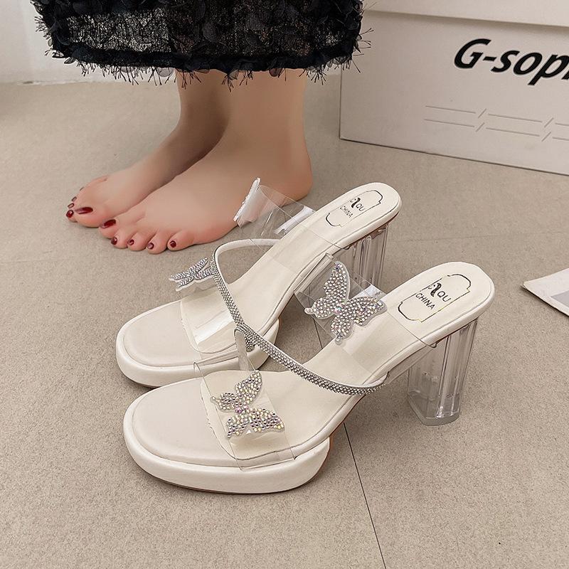 

Лето 2025 новый темперамент бабочки стразы толстый каблук высококлассные прозрачные кристаллы и модные универсальные туфли на высоком каблуке крутые шлепанцы 35