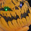 Bruxa de 1,88m com Vassoura Halloween Animatrônica, com Olhos Brilhantes
