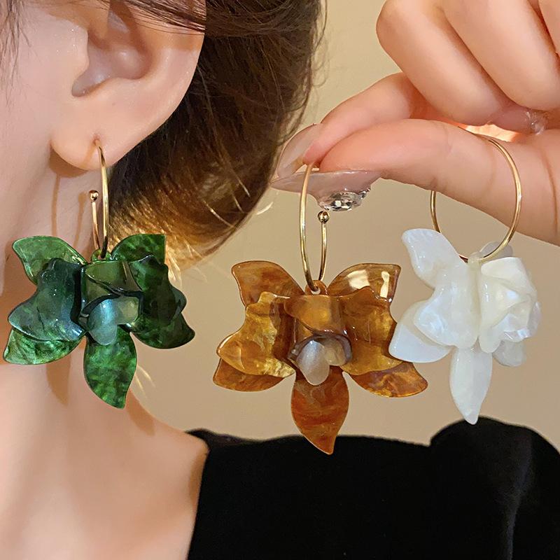 Vintage Irregular Metal Petals Earrings for Women Acrylic Personality Petal Earrings Wedding Party Jewelry Accessories