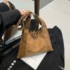 Trend Rivet Versatile Underarm Bag Women's Early Autumn Large Capacity Locomotive Wind Commuter Daily Tote Bag