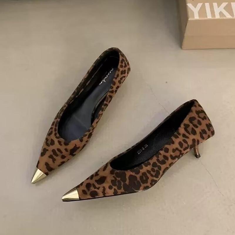 

French temperament kitten heel pointed leopard print high heels women s shoes 2025 new summer small fragrant style with skirt shoes 35 цветной печати леопарда