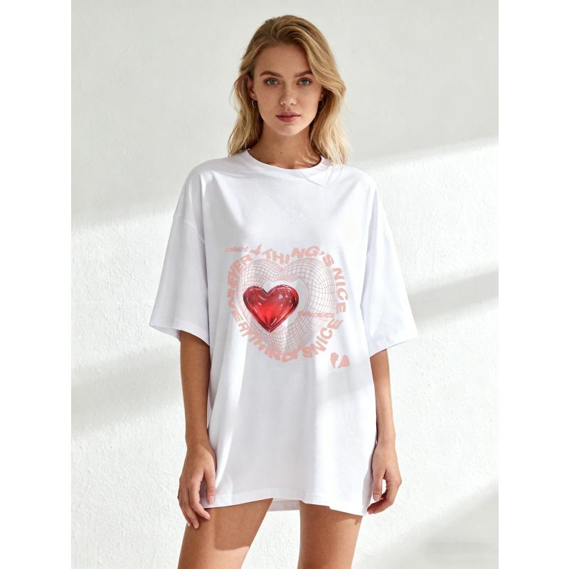 Oversize Women's Short-Sleeve T-Shirt with 3D Red Heart, Grid Pattern and "EVERYTHING'S NICE" Text Print