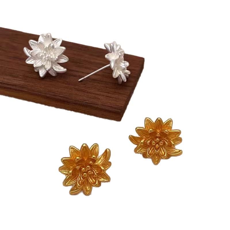 Retro Korean Lotus Petal Stud Earrings - Elegant, Versatile Women's Flower Design