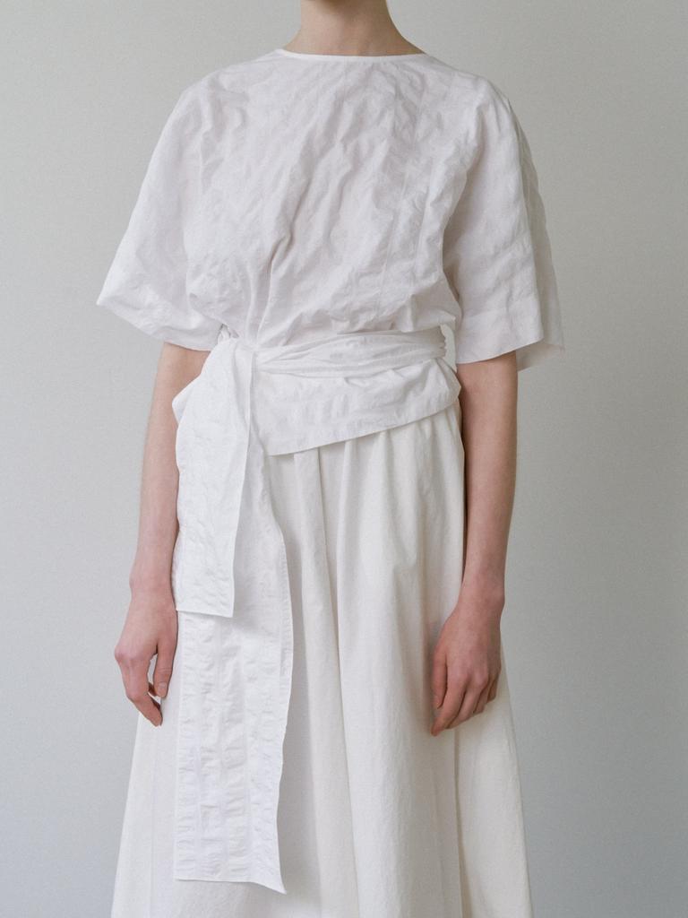 Maensyeonhem Open-Back Twisted Blouse_White