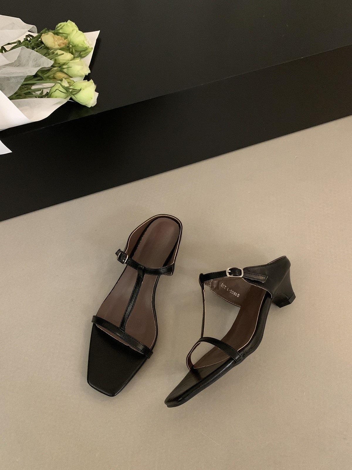 

French retro niche thick heel cool slippers women s outer wear 2025 summer new open-toed hollowed-out vacation Roman sandals 35 чёрный