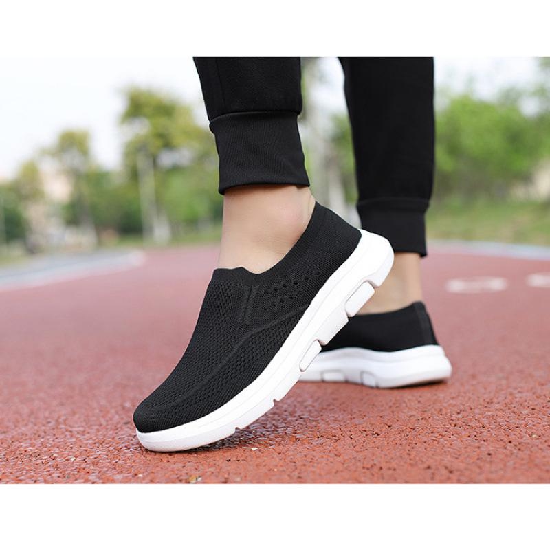 Outdoor Lightweight Travel Shoes with Soft Soles and Breathable Casual Middle-aged Men's and Women's Shoes with New Mesh Surfaces