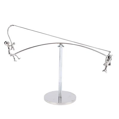 Rybářská balancující socha Moderní Kovová rybářská socha pro Dekoraci Umělecká ozdoba