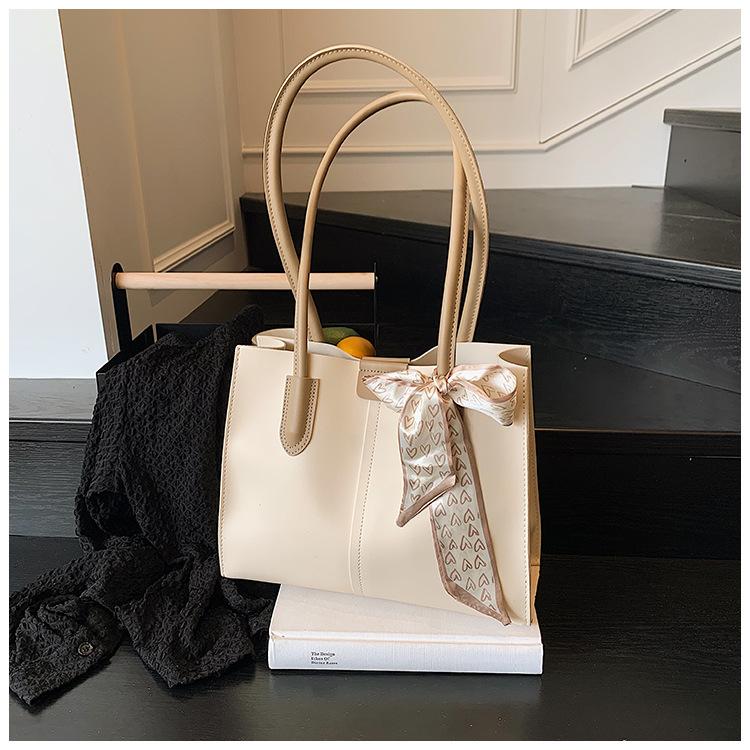 

Retro texture simple handbag 2025 season new versatile shoulder underarm bag tote bag fashion