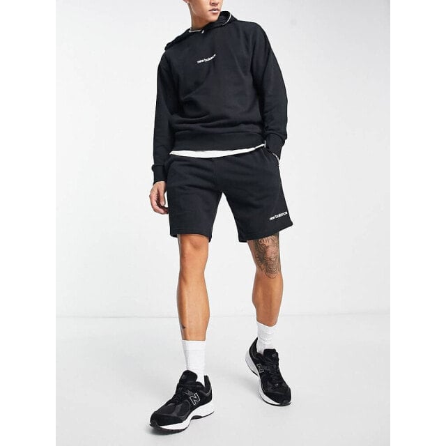 

Черные шорты с линейным логотипом New Balance