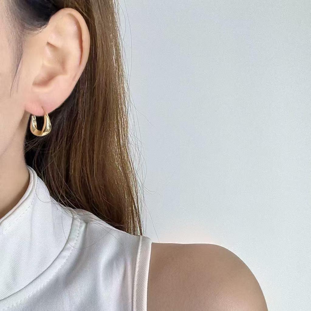 Minimalist Gold Geometric Ear Hoops - Simple Copper Ear Cuffs for Women, Elegant Light Luxury Earrings