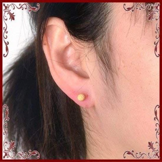 K18 Yellow Gold Flash Ball Earrings 5mm 1 Pair for Both Ears Stardust Made in Japan Nickel Free Yokomountain (Fitted Back)