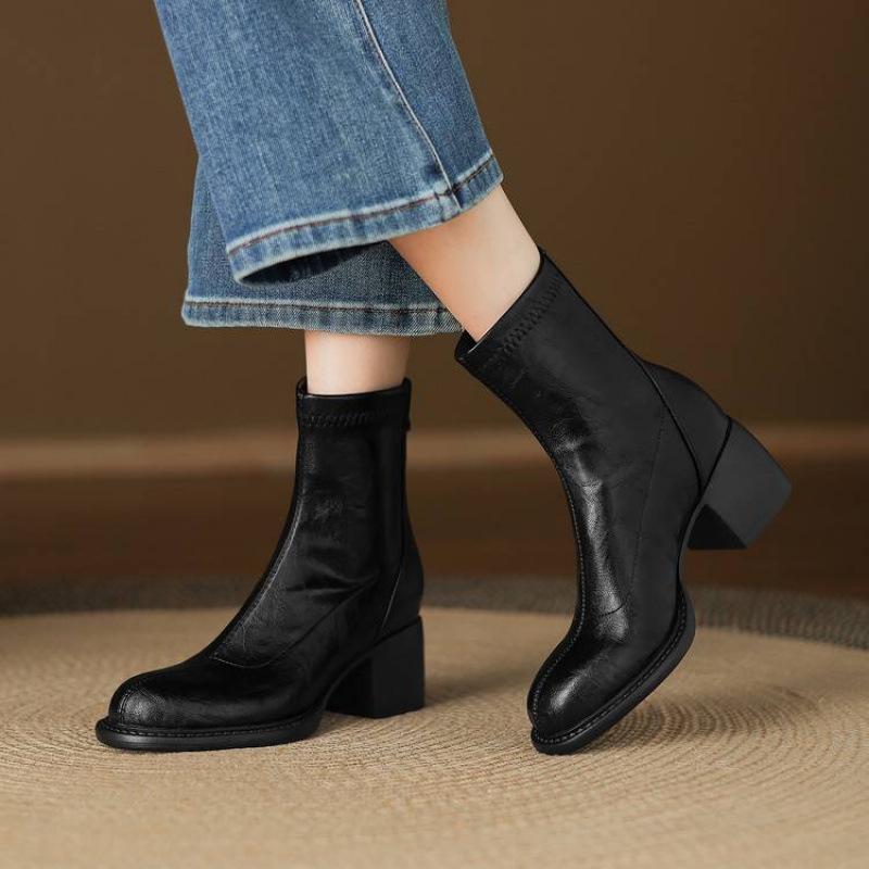 Autumn and Winter Leather Women's Large-size Martin Boots Round Head Korean Version Comfortable Rear Zipper High Heel Solid Color New Medium Boots