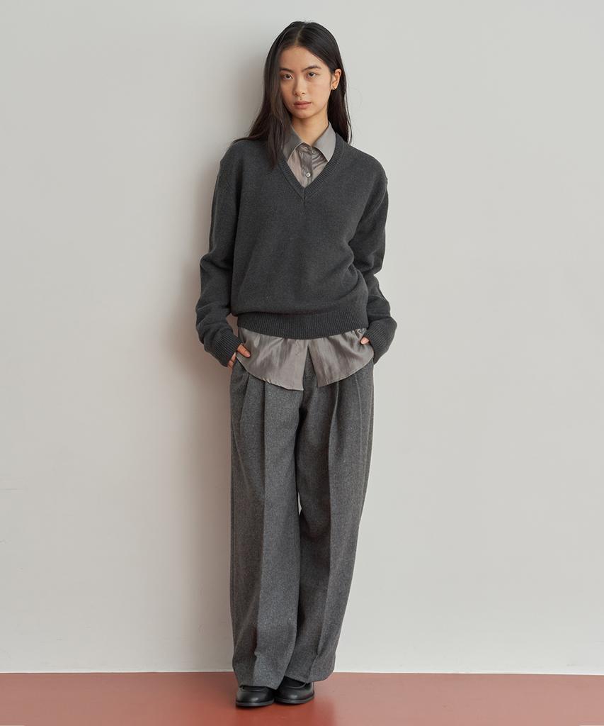 Oeoseoul Classic V-Neck Knit [Charcoal]