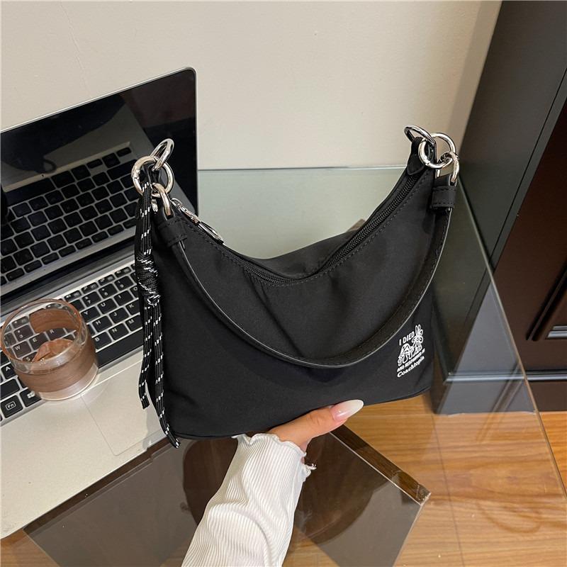 

New simple and lightweight nylon bag couple casual large-capacity messenger bag lazy style solid color shoulder bag чорний