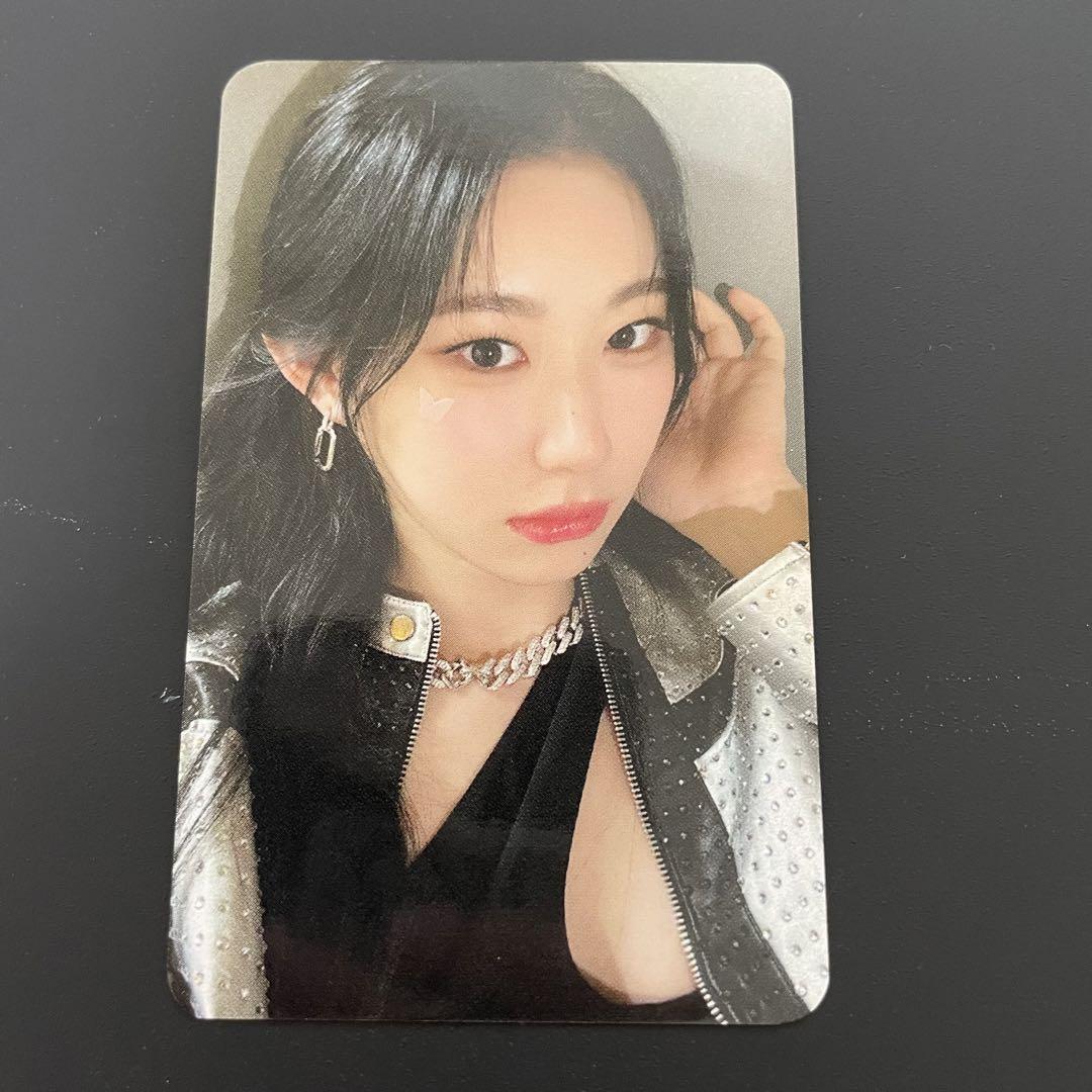 

[USED] ITZY BORN TO BE Seoul Concert Day 1 Fan Club Exclusive Trading Card (Chaeryeong)