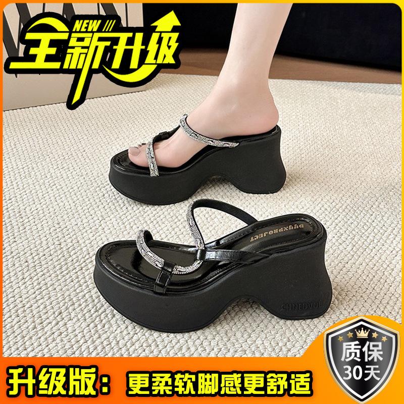 Thick-bottomed French rhinestone slippers for women's outer wear 2025 new summer retro comfortable versatile muffin bottom cool slippers