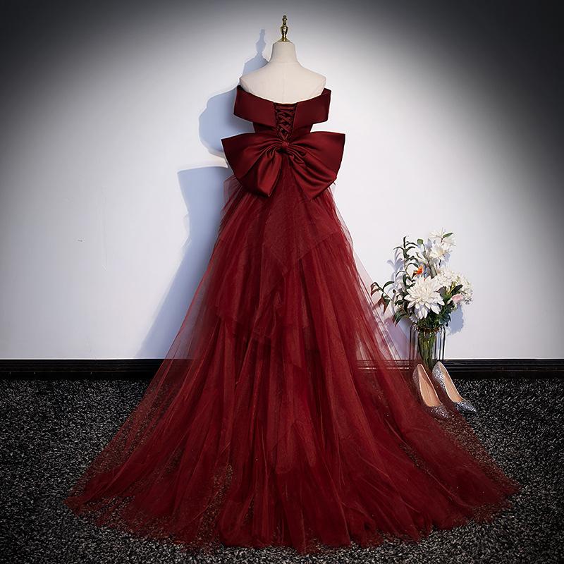 Burgundy fishtail evening dress female beauty voice solo vocal art test toasting annual meeting host one-word shoulder light wedding dress