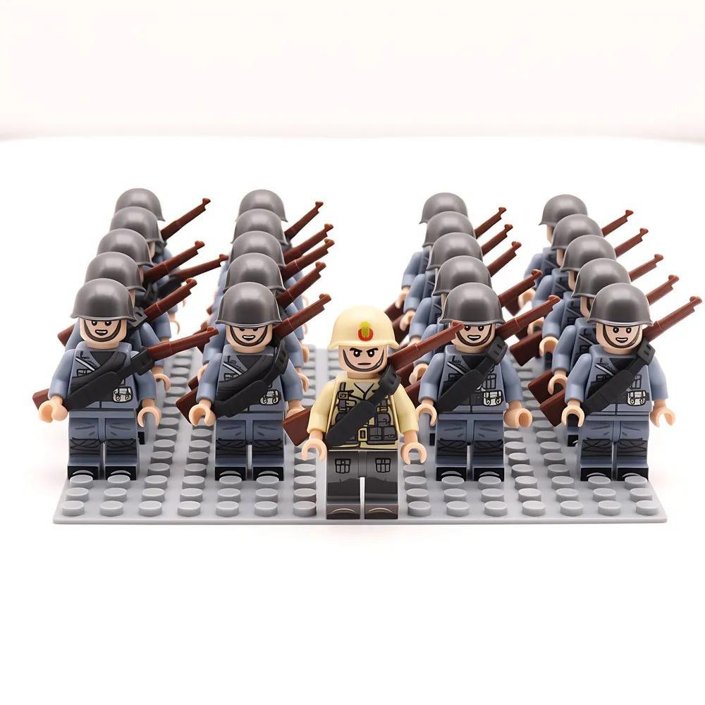 21-Piece Italian Army Minifigure Set with Weapons and Baseplate