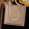 Moda Europeo-Americana Collana a Strati con Catena Piatta a Maglia Serpente a Tre Strati per Donna - Catena Clavicola con Croce in Metallo