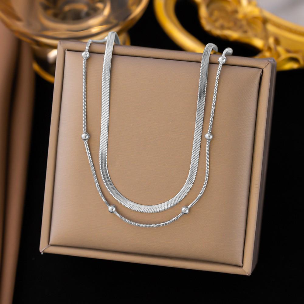 Moda Europeo-Americana Collana a Strati con Catena Piatta a Maglia Serpente a Tre Strati per Donna - Catena Clavicola con Croce in Metallo