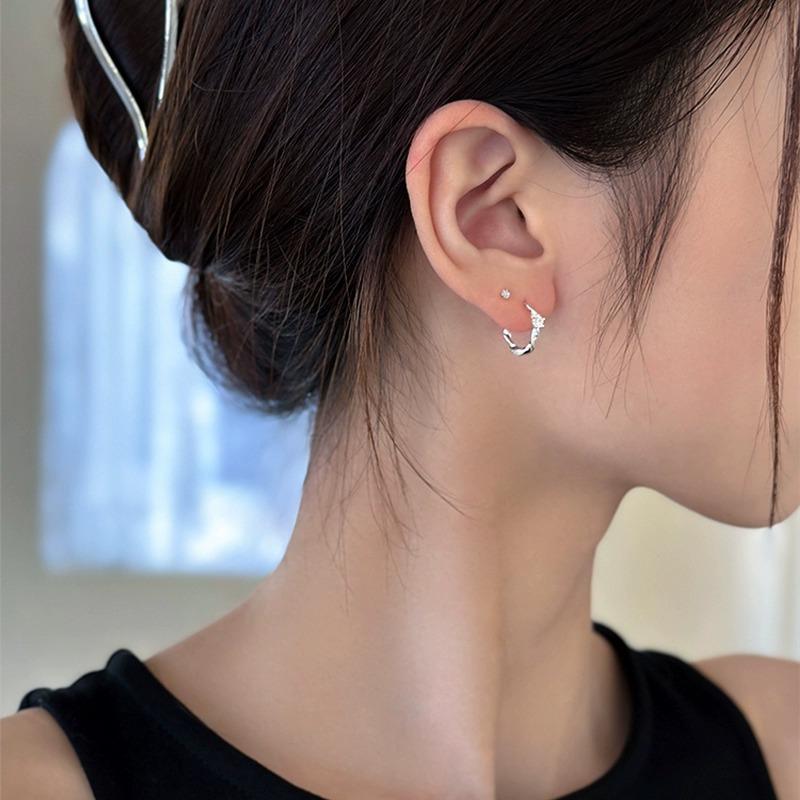 Zircon Ring Earrings, You Don't Need To Pick Them When You Sleep, and The New Winter Earrings with Ear Holes Are Available.
