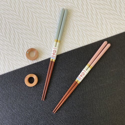 Yamaya Lacquerware Shop's Pair of Champagne Chopsticks and Chopstick Rest Set, a Perfect Gift for Weddings, Wedding Favors, or As a Keepsake. Stylish