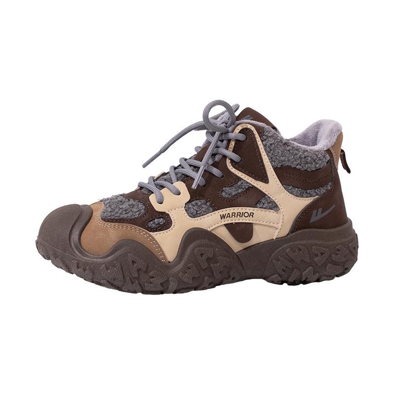 

Strawberry powder mesh breathable outdoor hiking dad shoes ugly cute lightweight Japanese big head shoes 40
