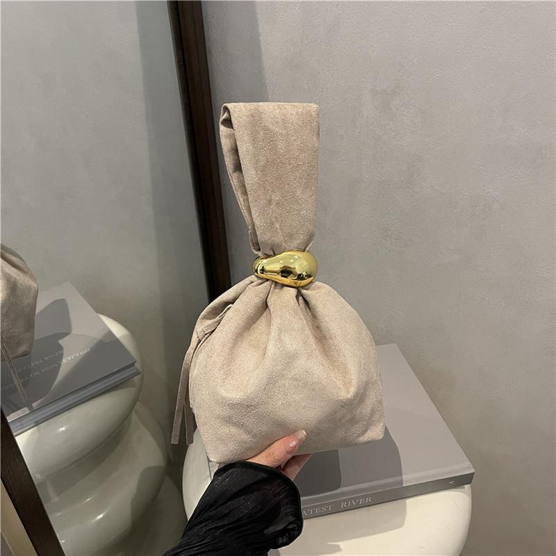 This Is A Simple and Stylish Women's Bag with A Pleated Design. It Is A Niche and Unique Large-capacity Bucket Bag