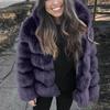 Cappotto da donna slim-fit di media lunghezza con cappuccio in ecopelliccia Autunno/Inverno 2025